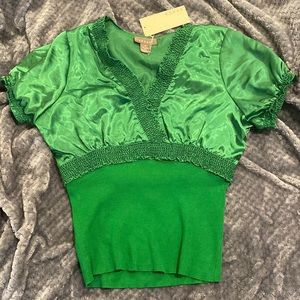 Gorgeous NWT green satin short sleeve SzM top